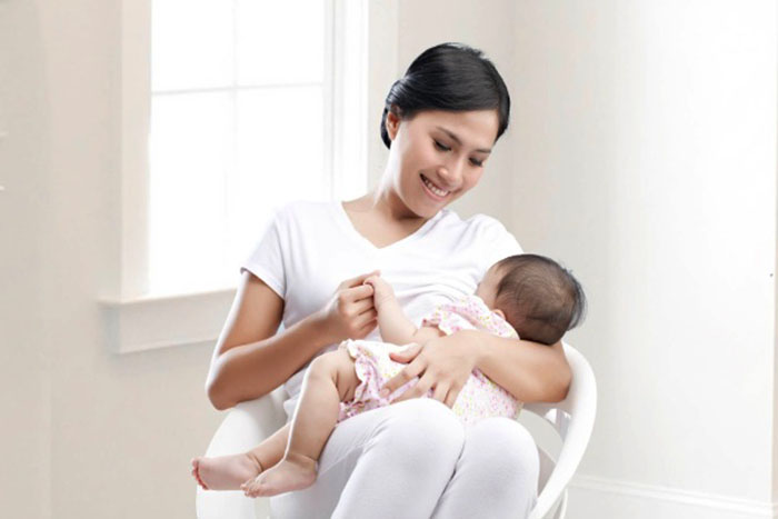 Sữa mẹ giúp tăng cường sức đề kháng cho trẻ