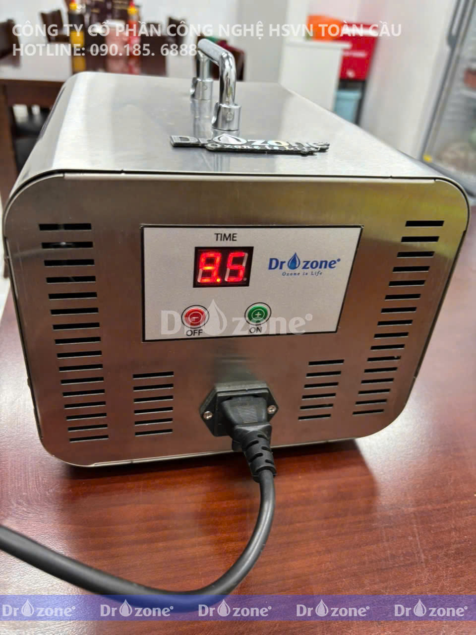 Quán bún bò Huế sử dụng máy Ozone Bacteria CE-04 khử mùi và làm sạch không gian quán 