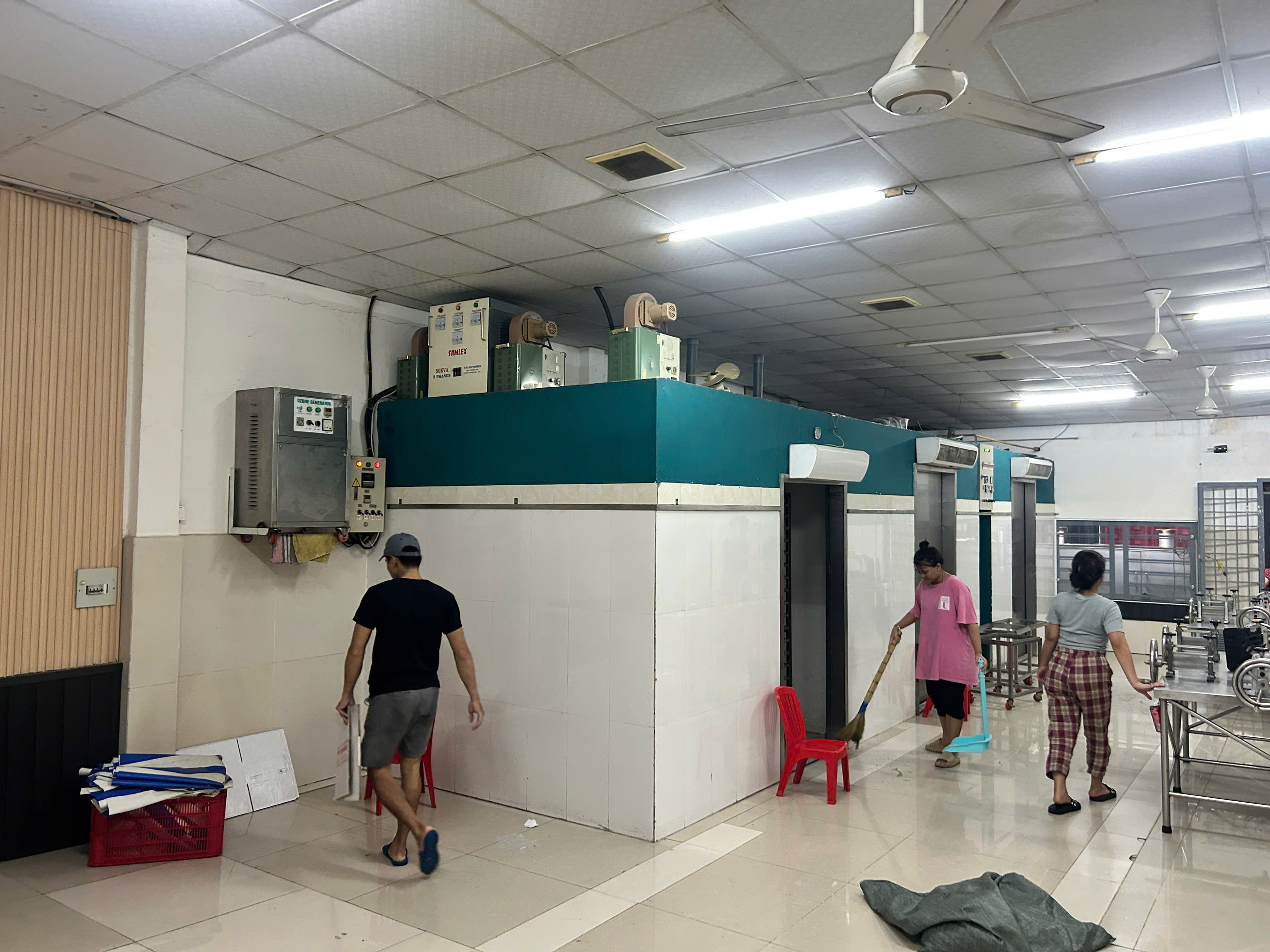 Xưởng sản xuất chế biến mực sấy của anh Thuỵ tại Quận 8, Tp. Hồ Chí Minh 