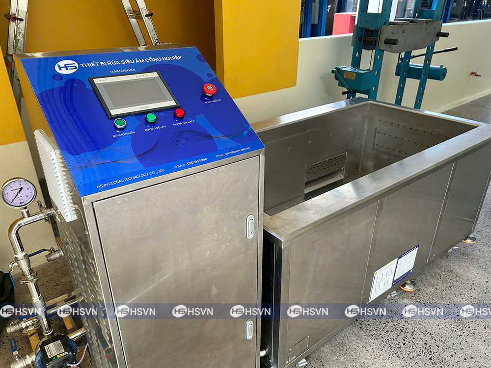 Máy rửa siêu âm công nghiệp TKR1700 Tích hợp hệ thống điều khiển PLC và màn hình HDMI thiết kế riêng