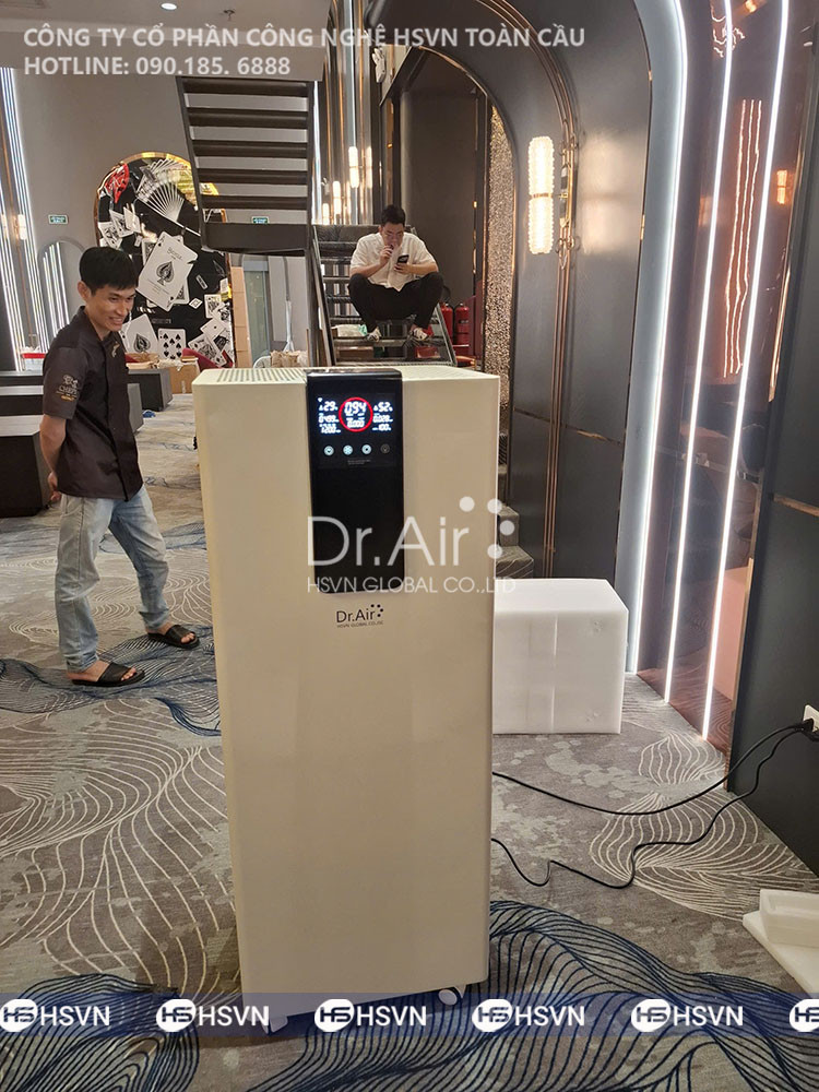 Kỹ thuật Dr.Air trực tiếp bàn giao máy lọc không khí công nghiệp Dr.Air DF-150ESP tại Club Jackpot & Game – 83A Lý Thường Kiệt 