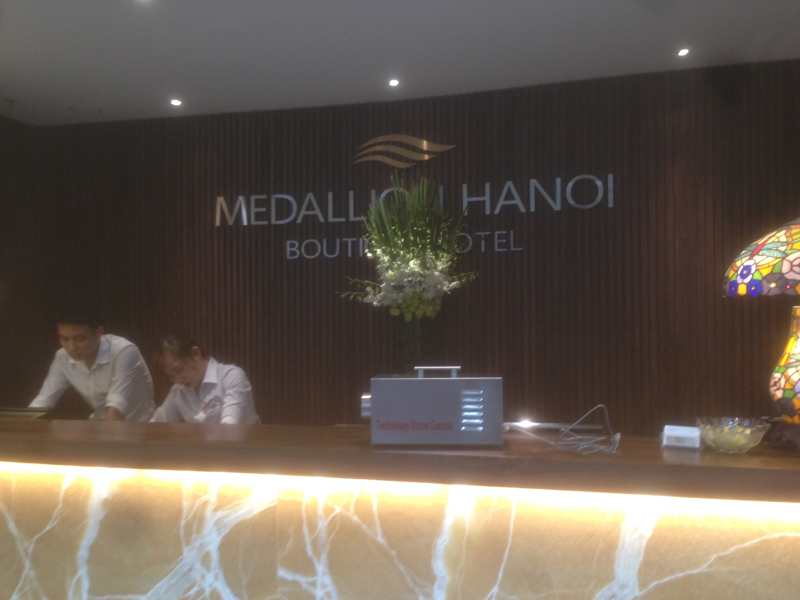 Máy khử mùi DrOzone Clean C3 được bàn giao tại sảnh chờ Medallion Hanoi Hotel