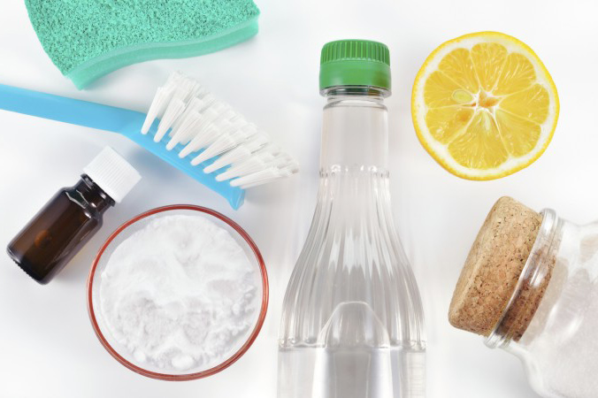 Tẩy sạch đường chỉ gạch trong nhà vệ sinh với backing soda