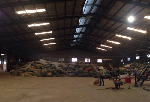 Toàn cảnh xưởng sản xuất cám con cò của chú Thịnh