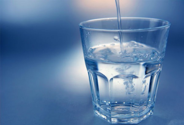 Thói quen không uống nước thường xuyên làm da bị khô hơn
