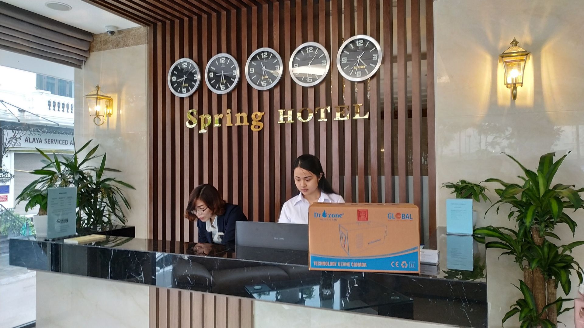 Anh Xuân-Khử mùi phòng khách sạn với máy C3 tại Cầu Giấy, Hà Nội